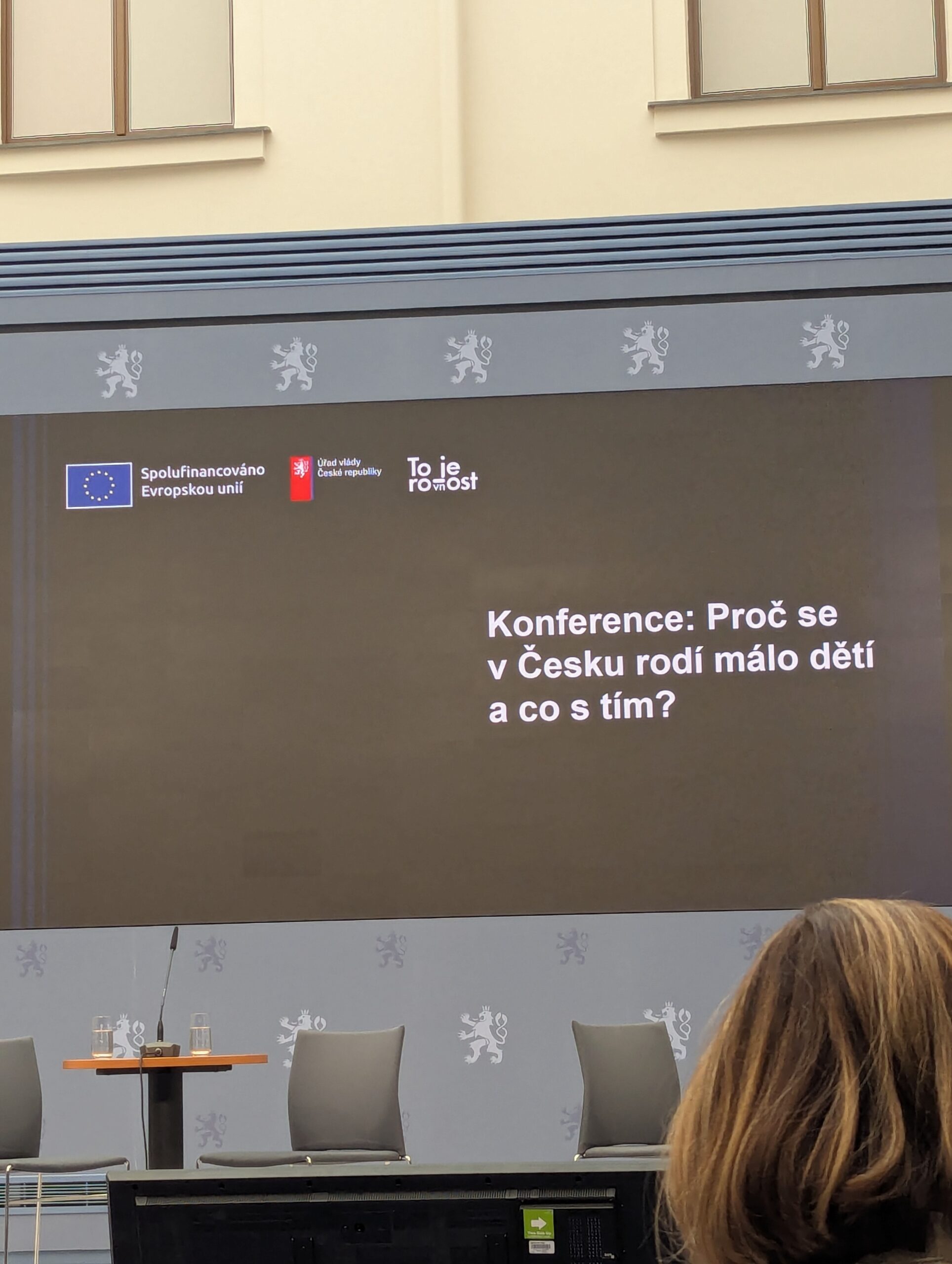 Úvodní slide konference Proč se v Česku rodí málo dětí